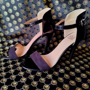 Black stiletto pumps